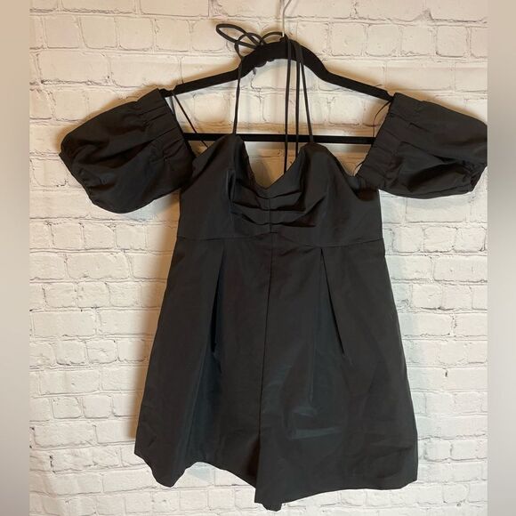 Urban Outfitters Cold Shoulder Halter Romper Size Small - Picture 2 of 12